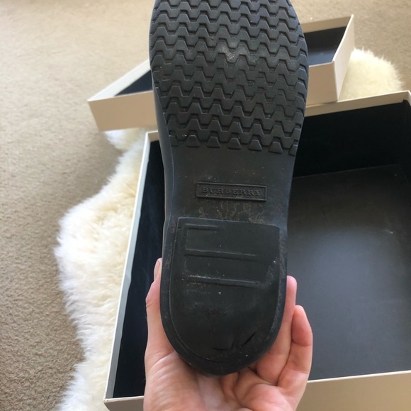 BURBERRY “Holloway” Stud Rain Boots *flaw* Size 9 - Picture 7 of 7